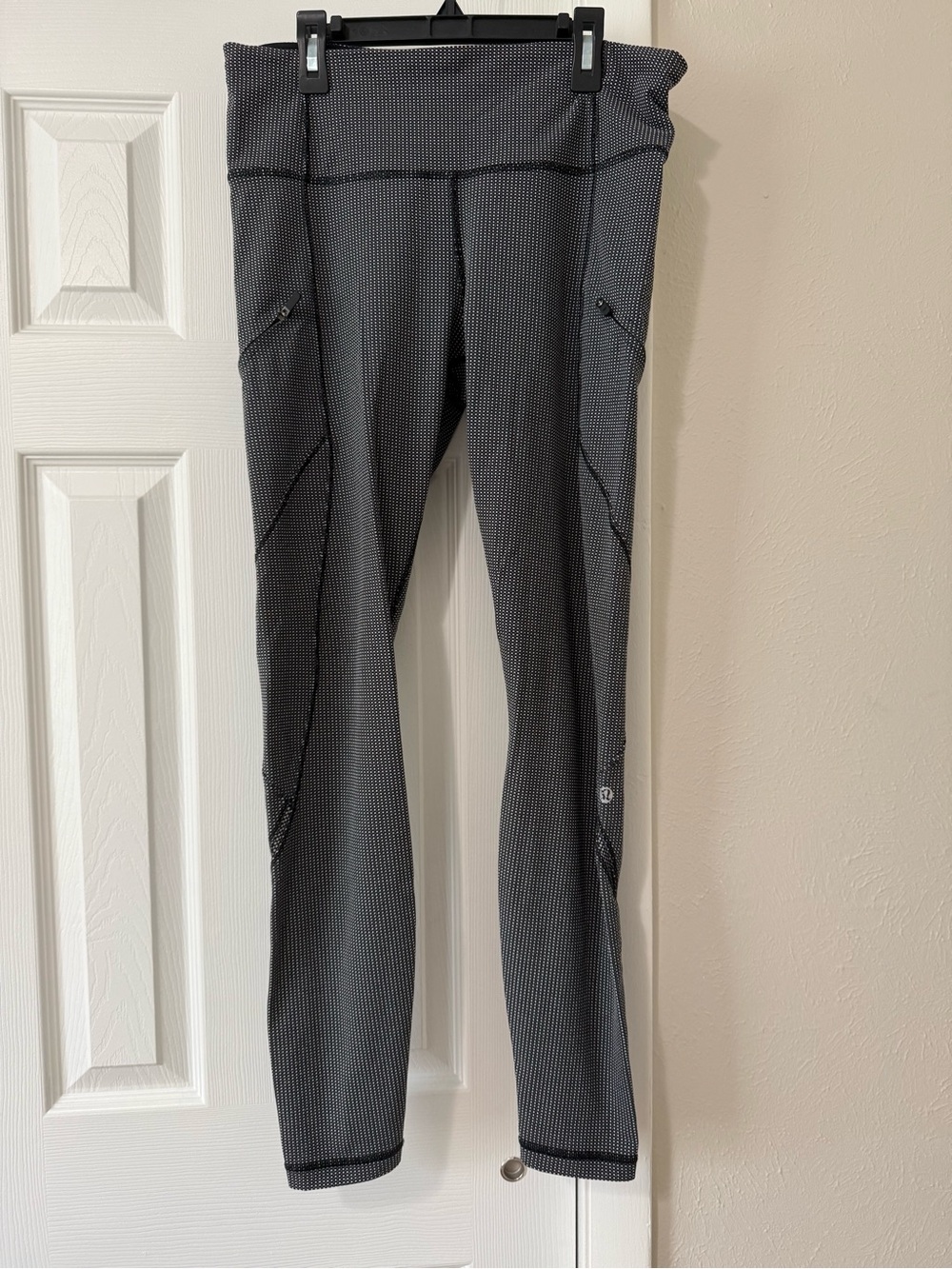 Lululemon Running Reflective Leggings size 10 Black Dot